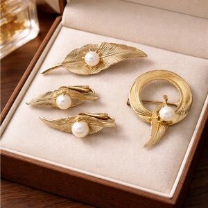 Elegant Vintage Gold and Pearl Jewelry Set